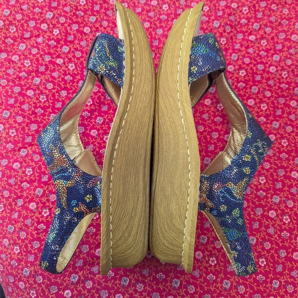 NWOT Alegria Platform Sandals‎ Kendra Blue Birdland Mosaic Print Leather T Strap